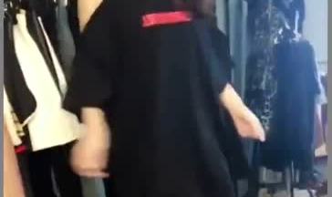 小姐姐在线穿衣服视频,小姐姐在线演绎潮流穿搭秀