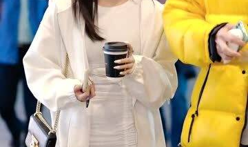 小姐姐球服外套图片高清,小姐姐球服外套高清美图赏析