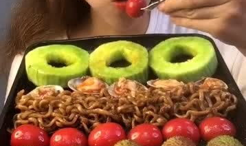 整蛊小姐姐迷你食物大全,揭秘整蛊小姐姐必备的迷你食物大全