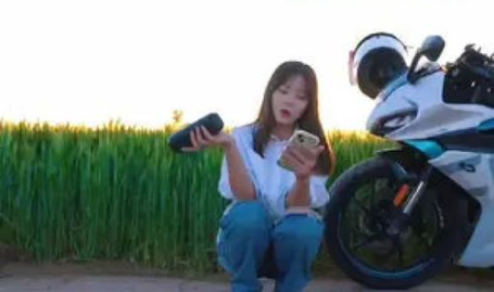 跟女骑小姐姐的文案,驰骋天地,绽放女性风采