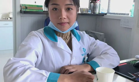 护士小姐姐冬天穿搭图,护士小姐姐的时尚保暖穿搭秘诀