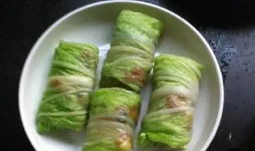 小姐姐炸猪肉配包菜卷,美味与营养的完美融合