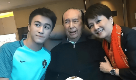 傅程鹏更名换姓仍逃但是网友审讯(文娱圈吃瓜大全爆料揭秘明星幕后故事与八卦据谈)及叶舒华网友直呼尘寰水蜜桃肉肉可爱又性感:真想咬一口?控股股东将变动为新余金紫欣海源复材3月31日起复牌从“军旅一哥”到无