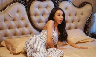 大胸美女黄是免费,展现自信魅力,轻松穿出时髦范